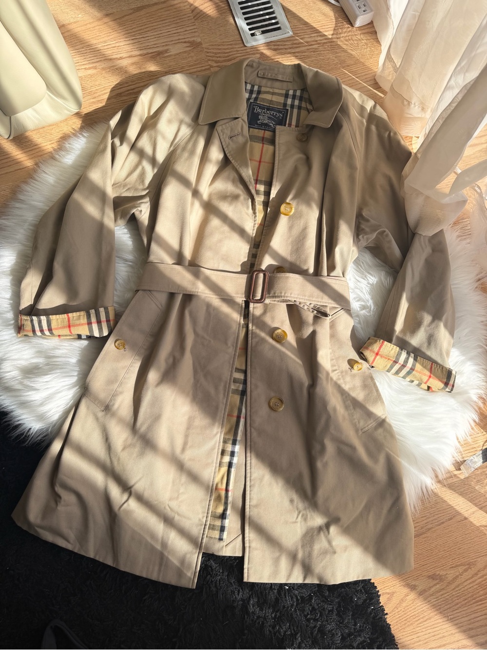 Authentic Burberry Tan Beige Trench Coat
